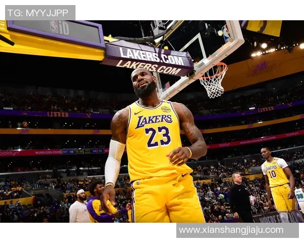 詹姆斯精确制导 海斯起飞空接暴扣打进